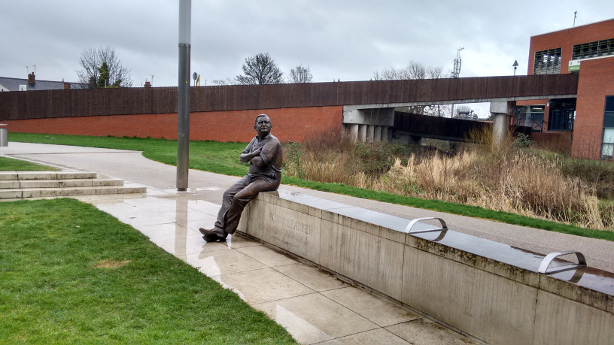 statue of Ronnie Barker in Aylesbury